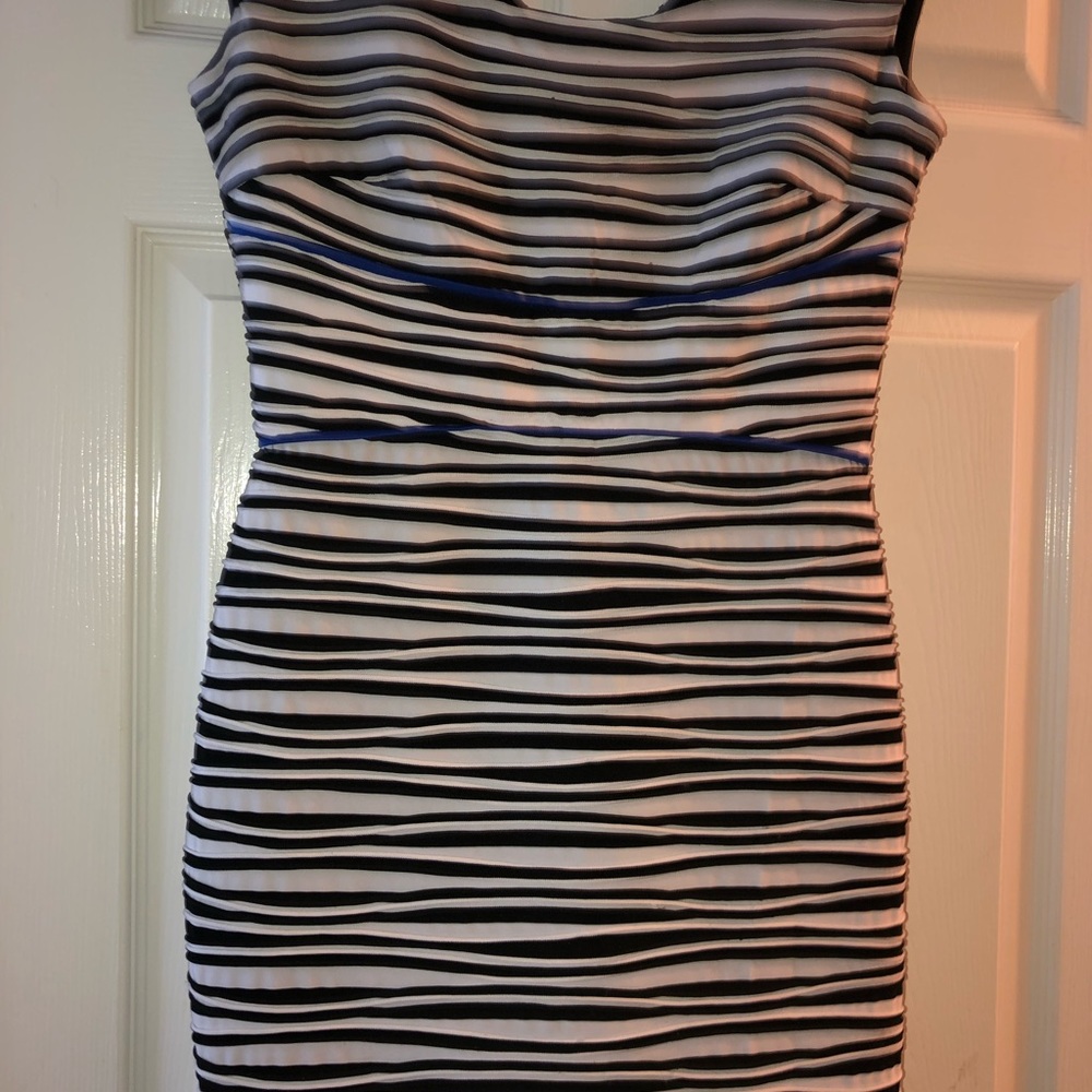 Dress - Picture 3 of 4